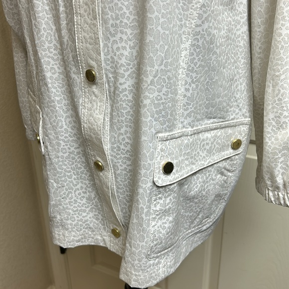 Zenergy by Chico’s Size 3 White and Silver Gray jacket with pockets - Picture 2 of 13